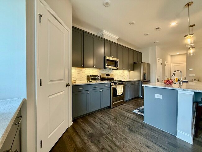 Building Photo - 254 Deardom Wy