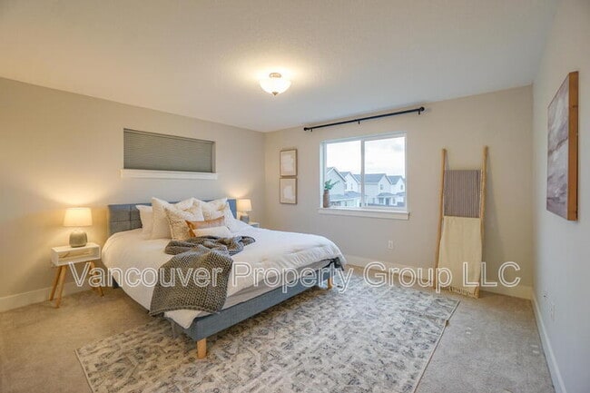 Building Photo - 11025 NE 137th Ave