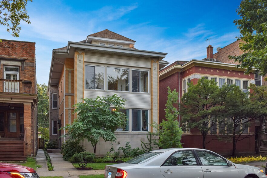 Building Photo - 1321 W Thorndale Ave
