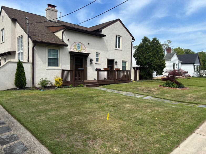 Primary Photo - 1204 E Main St