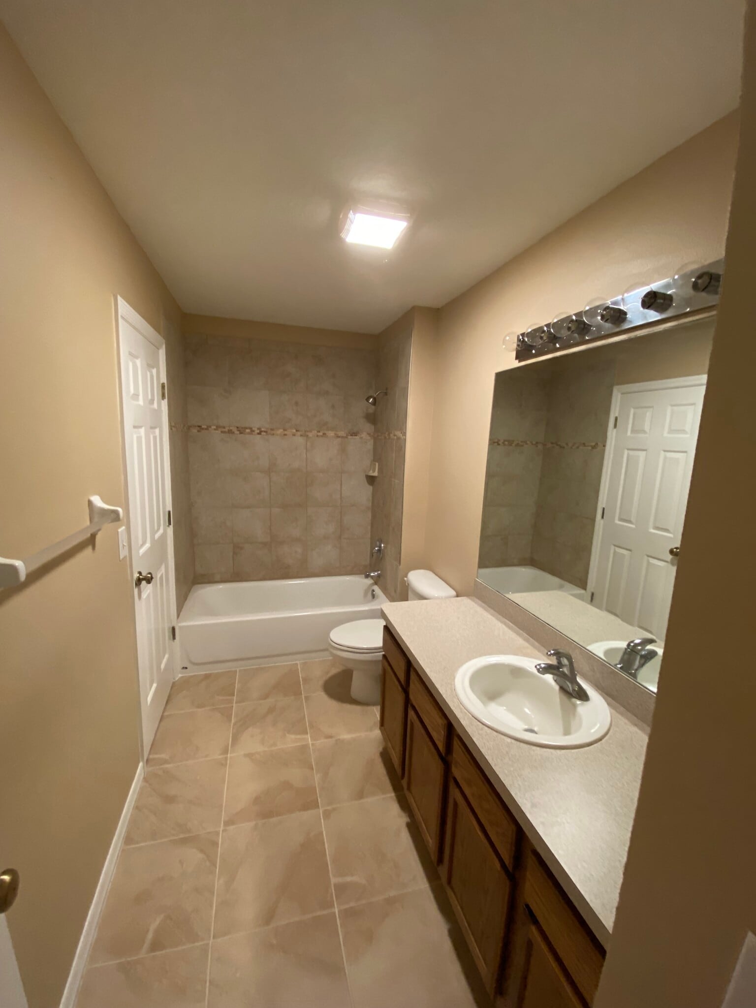 Building Photo - 12319 Country White Cir