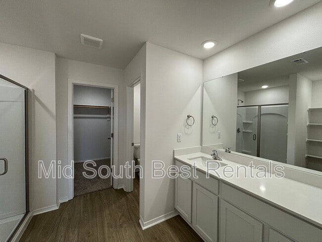 Building Photo - 6416 Newark Dr