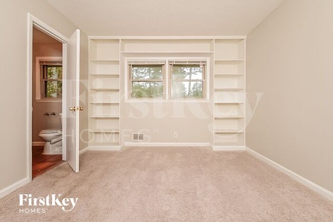 Building Photo - 1344 Hill Dr SW