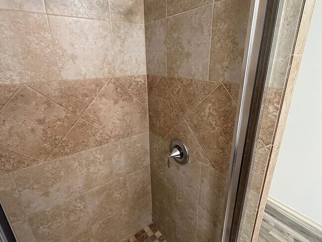 Building Photo - 6118 Fraile Dr