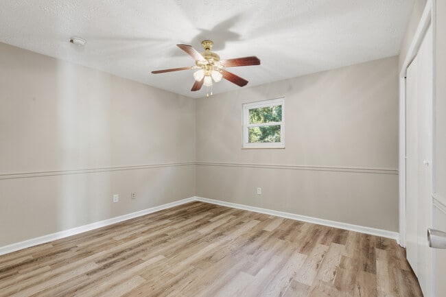 Building Photo - 7800 Temple Acres Dr