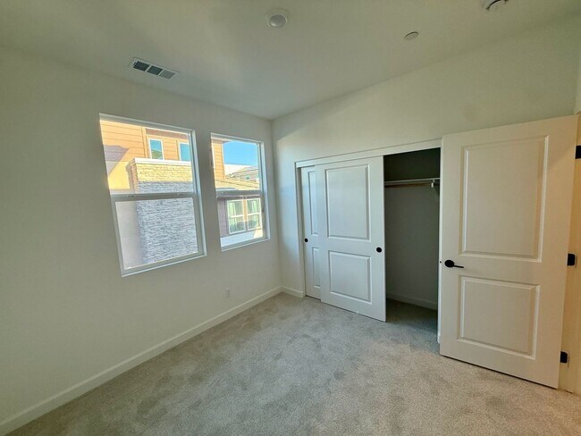 Building Photo - LIVE IN A NEW HOME!