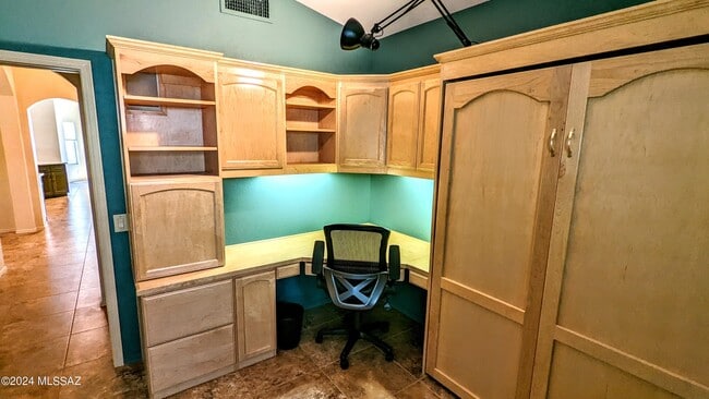Building Photo - 38135 S Rolling Hills Dr