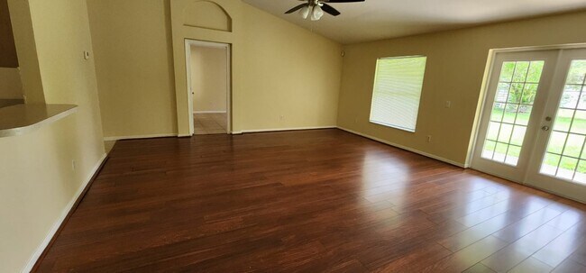 Building Photo - 6122 NW E Deville Cir