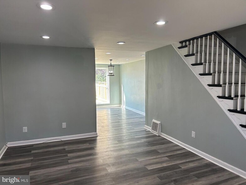 Building Photo - 522 S 3rd St