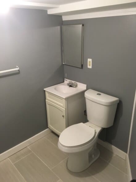 Building Photo - 393 Wellington Ave