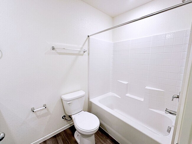 Building Photo - 1 MONTH FREE RENT* 3 BEDROOM TOWNHOUSE LOCATED IN INSPIRADA