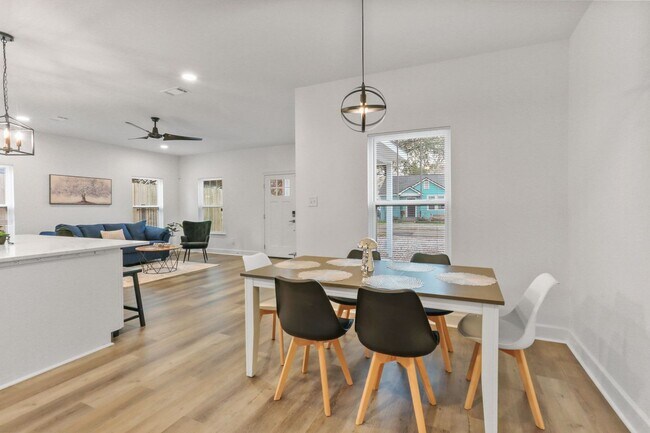 Building Photo - 417 Bedford Dr