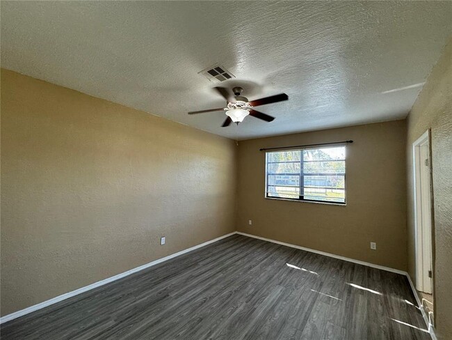 Building Photo - 10427 Flowers Ave
