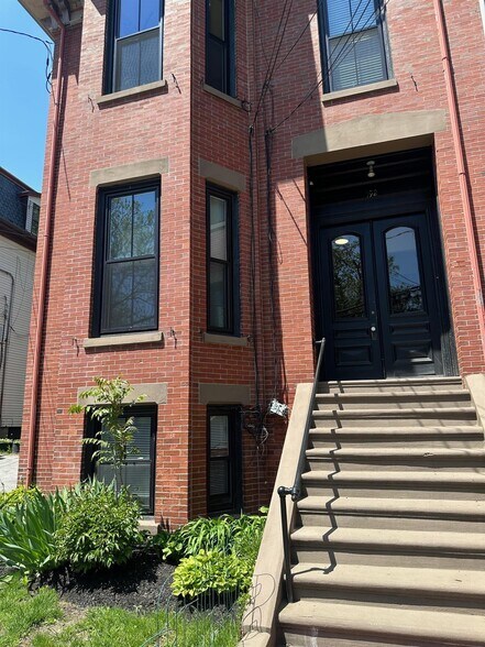 Building Photo - 192 Central St