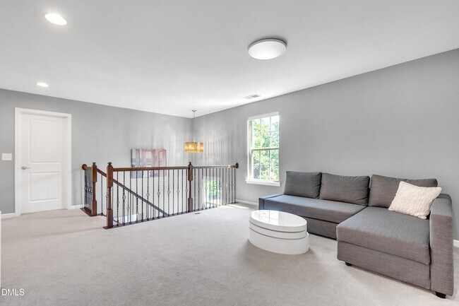 Building Photo - 899 Legacy Falls Dr S