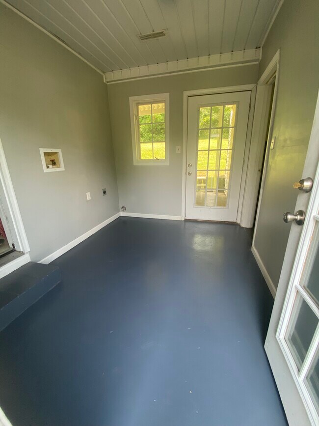 Laundry/mud room - 776 Valley Dr