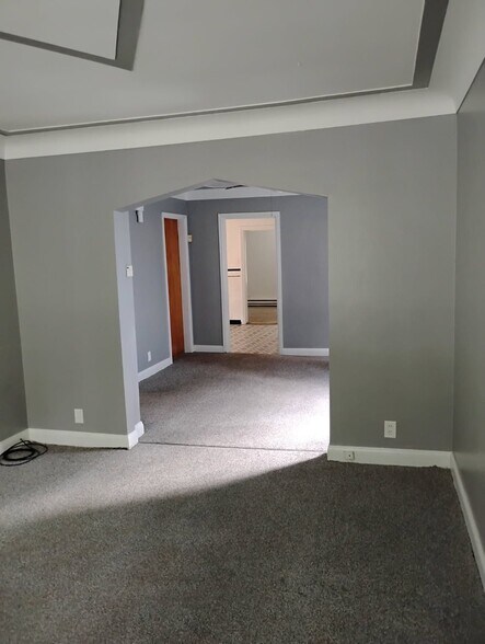Building Photo - 702 West Ave