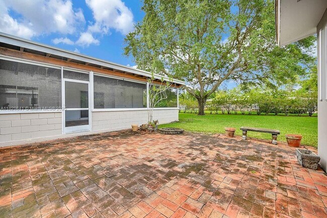 Building Photo - 8240 SW 141st St