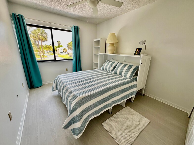 Guest bedroom with Queen Murphy bed folded out - 174 Maritime Pl