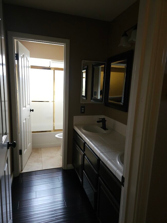Building Photo - 2431 Pinehurst Ct