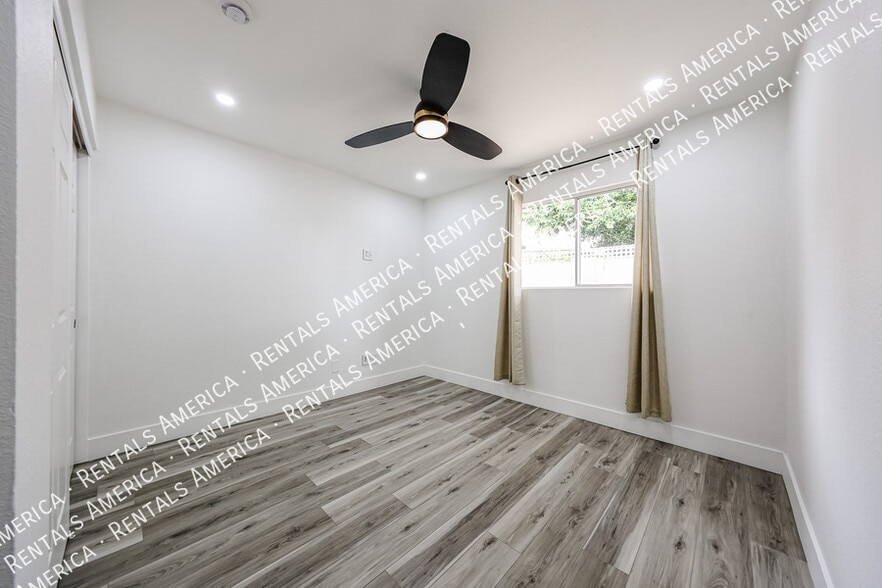 Building Photo - 3837 W Acapulco Ln