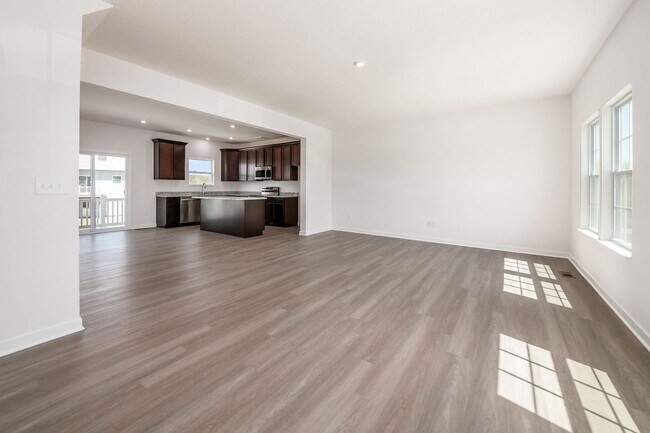 Building Photo - 122 Red Willow Dr