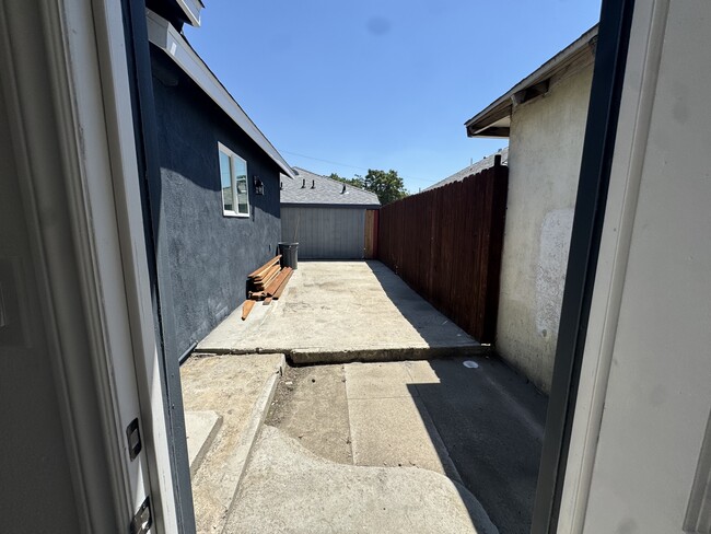 Building Photo - 3305 San Dimas St