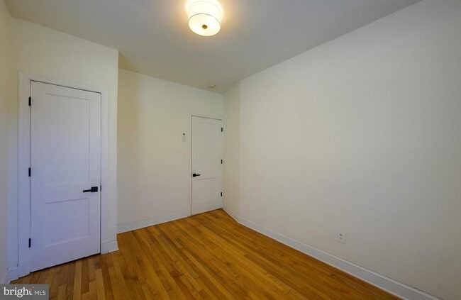 Building Photo - 1934 35th Pl NW