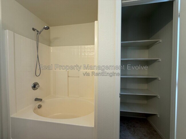 Building Photo - 9503 N 82nd Ln
