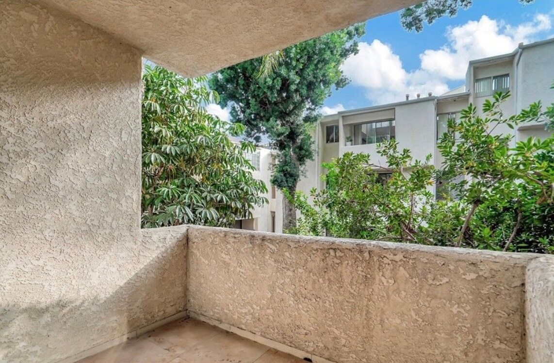 Building Photo - 5325 Newcastle Ave