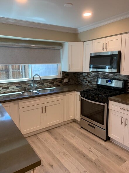 Building Photo - 12244 Magnolia Blvd