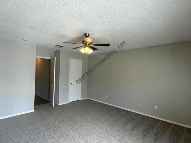 Building Photo - 11629 Kings Cir