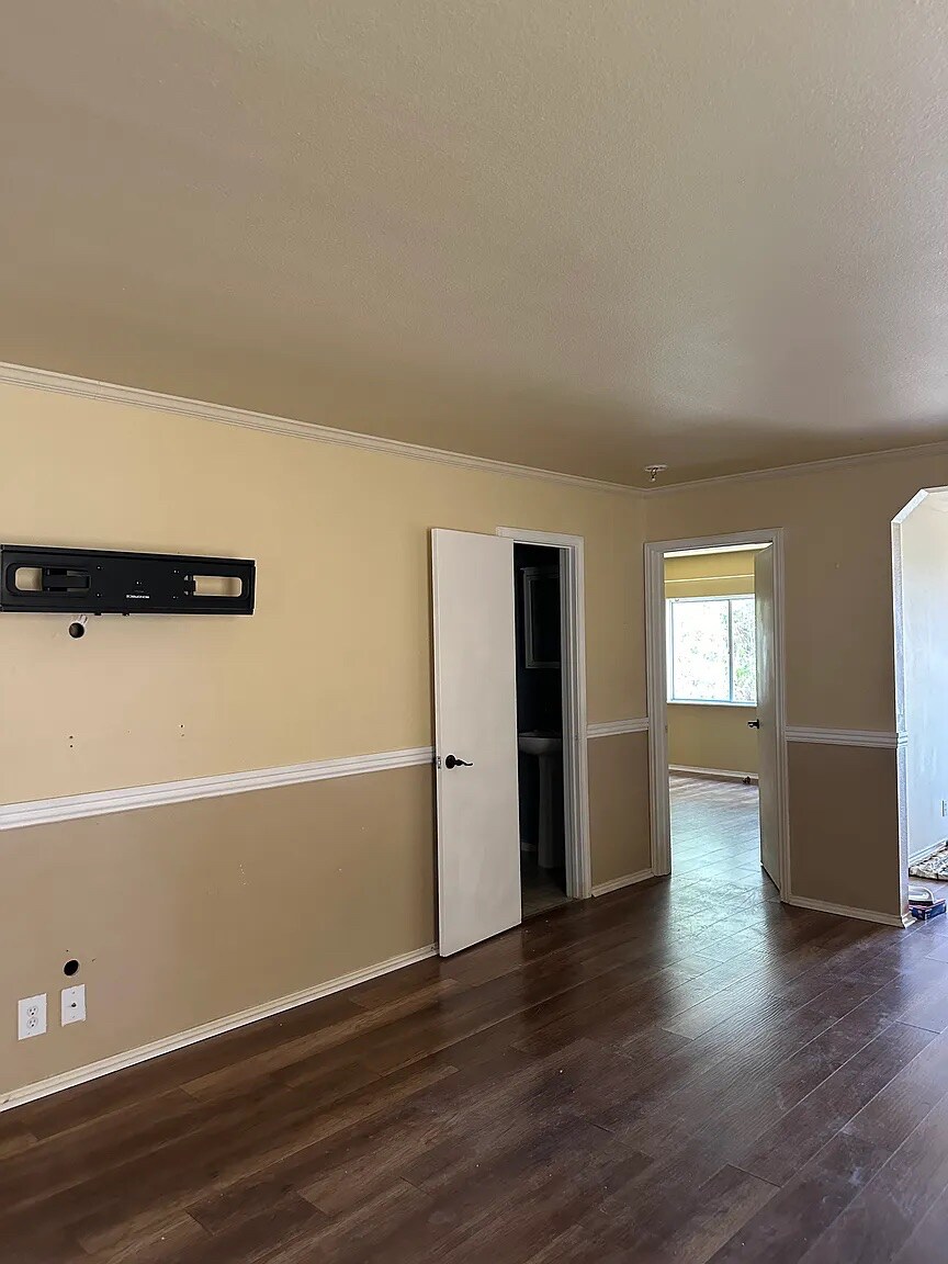 Building Photo - Room in House on Mallow Grove