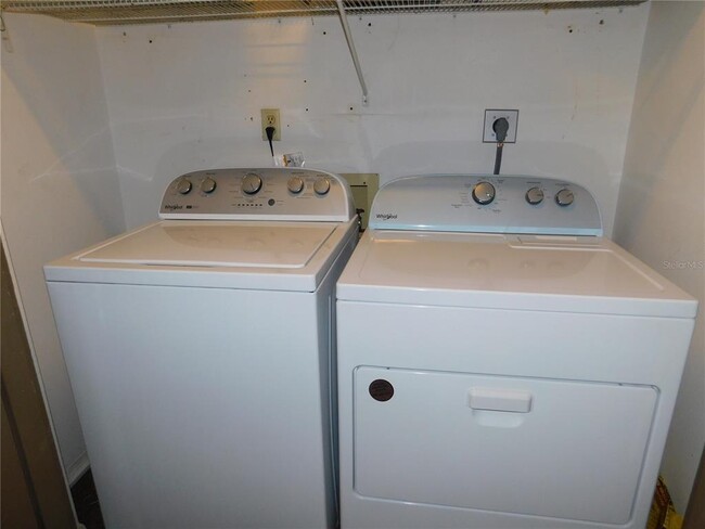 Building Photo - 218 Woodlake Wynde