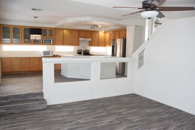 Building Photo - 8765 Country Pines Ave