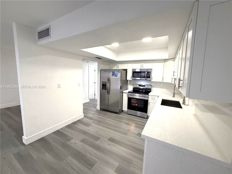 Building Photo - 7155 W 2nd Way