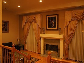 living room - 4489 Spencer St