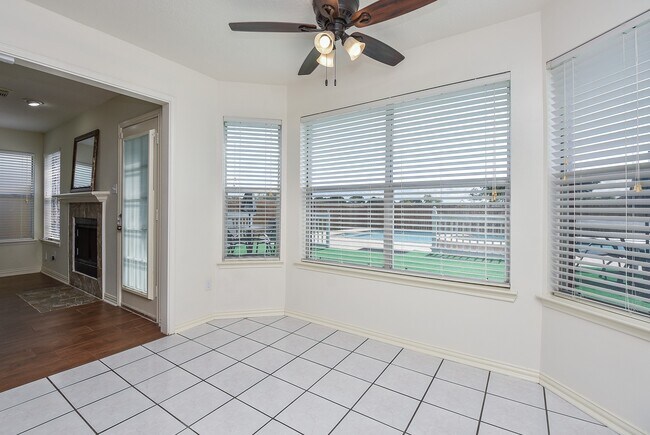 Building Photo - 4026 Almond Lake Dr