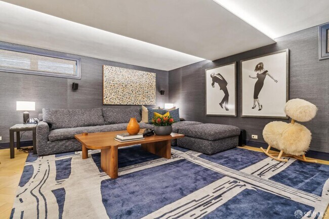 Building Photo - 7 Seymour St