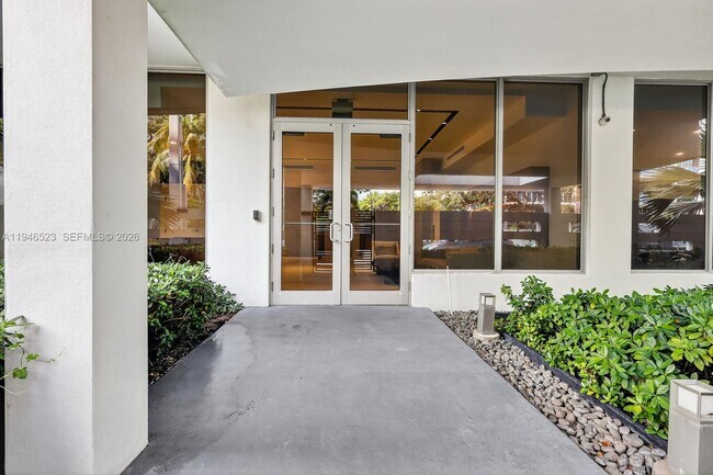 Building Photo - 13800 Highland Dr