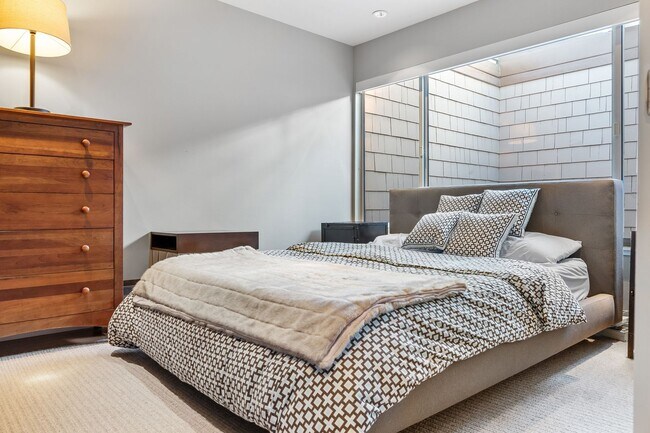 Building Photo - NEW! Diamond Heights Luxury, Available Unfurnished or Semi-Furnished • AMSI