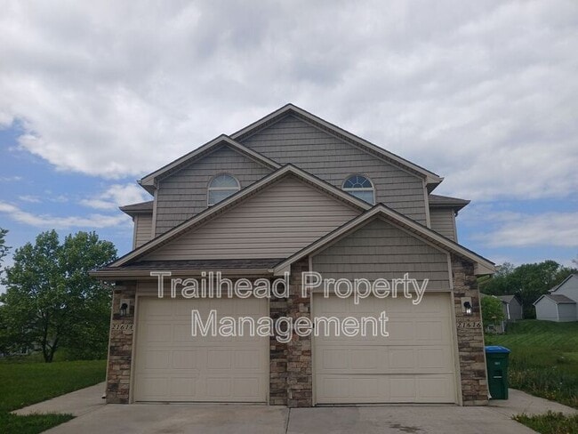 Primary Photo - 21616 Westover Ct