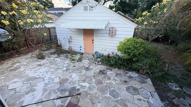 Building Photo - 316 18th Ave NE