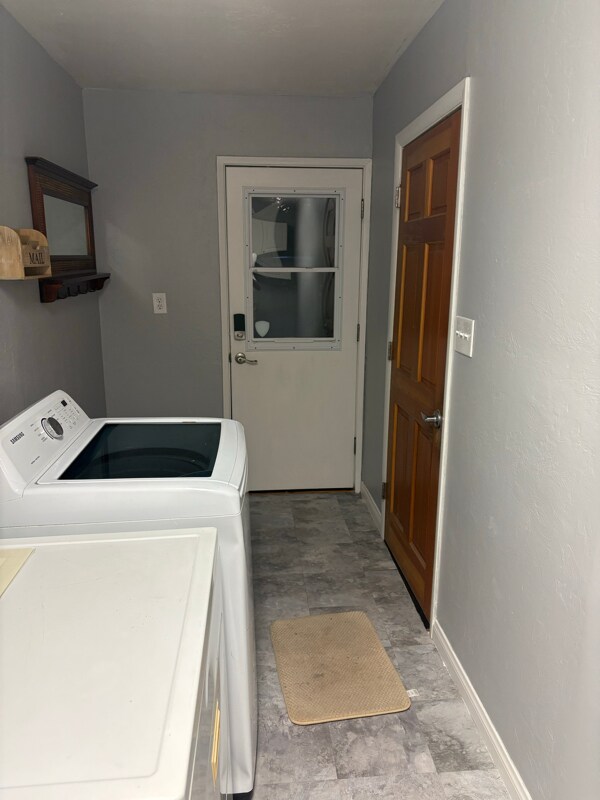 Building Photo - 1249 W Apache Ln