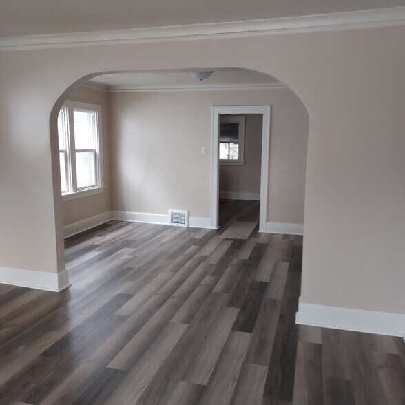 Building Photo - 1812 Kilburn Ave