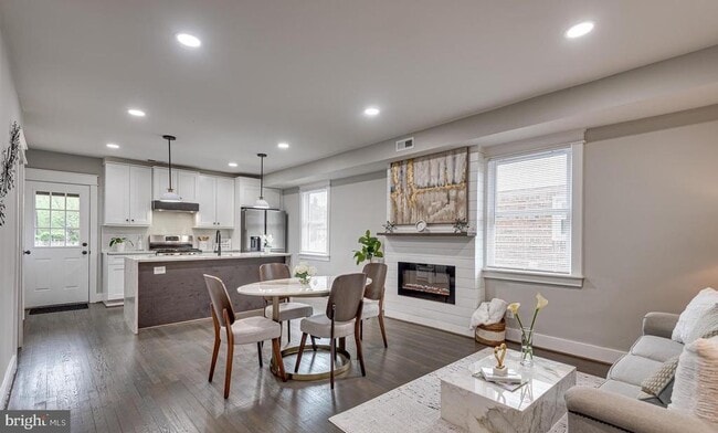 Building Photo - 439 Newcomb St SE