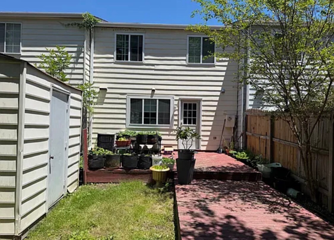Building Photo - 9732 Springfield Woods Cir