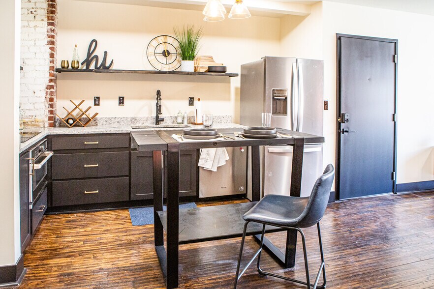 Building Photo - 144 E 21st St