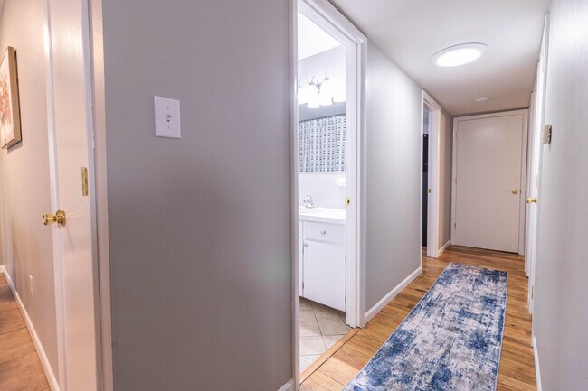 Building Photo - 210 W El Cortez Dr