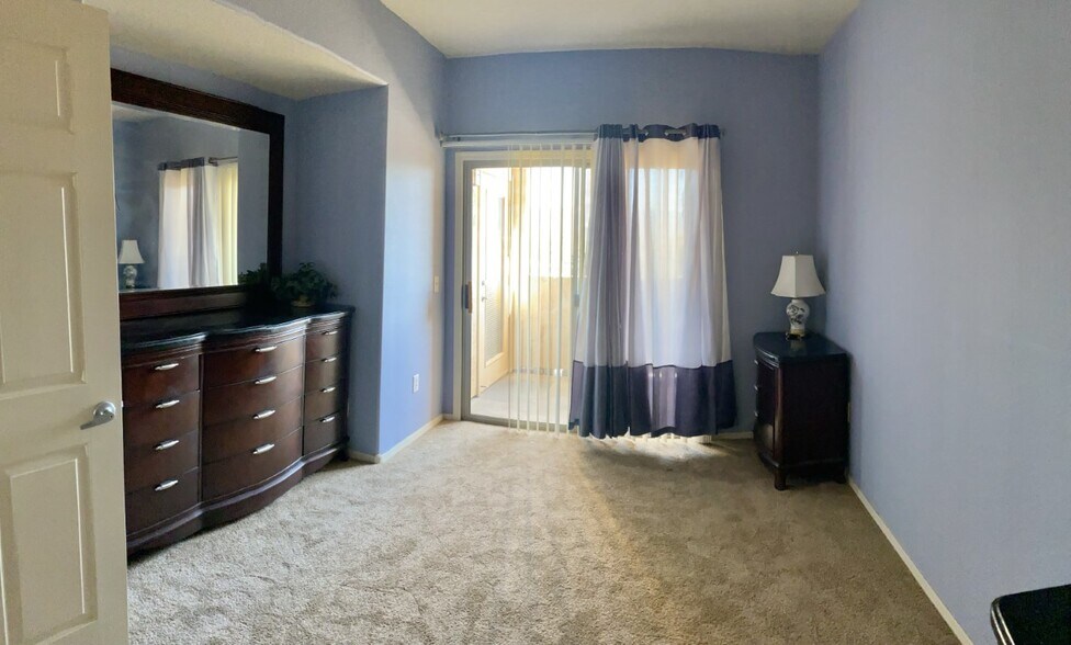 guest room - 9820 N Central Ave
